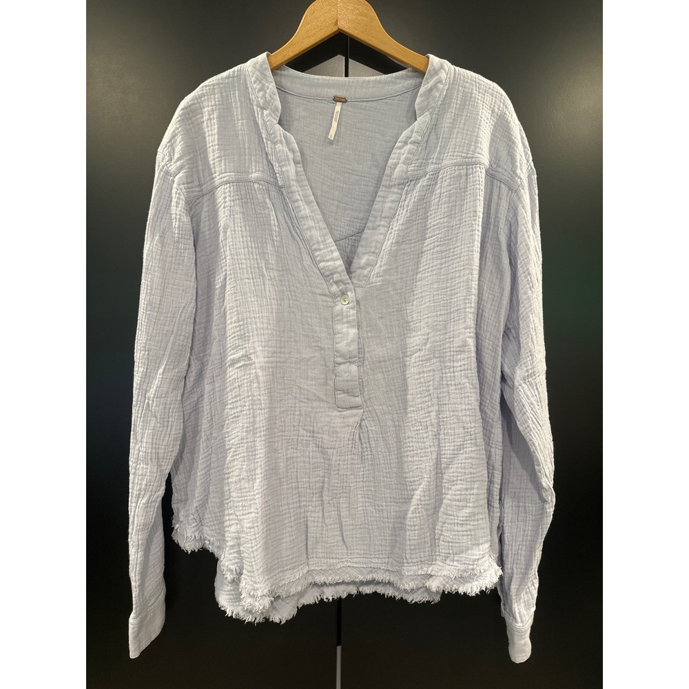 Free People We The Free Quinn Gauze Top Light Blue‎ Henley Raw Hem Blouse Large